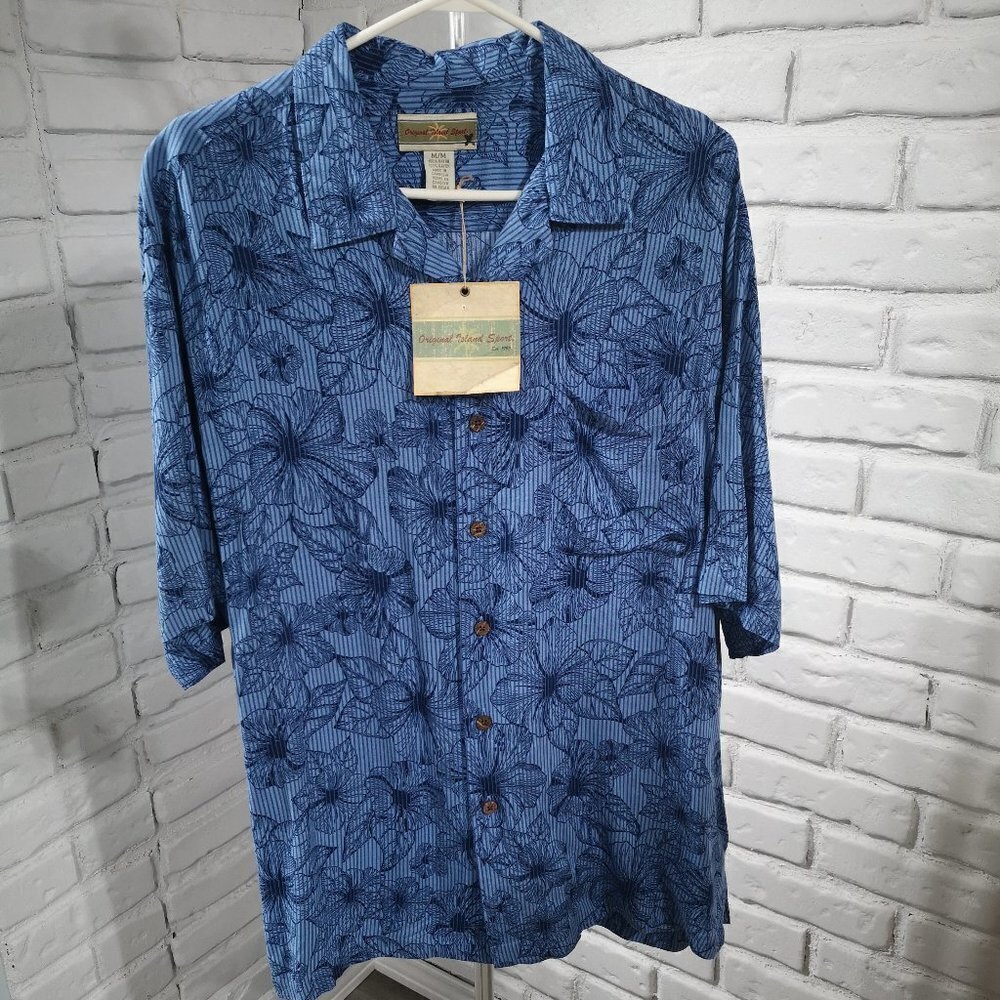 NWT Original Island Sport Men's Size Medium Short Sleeves Blue Patterned Shirt